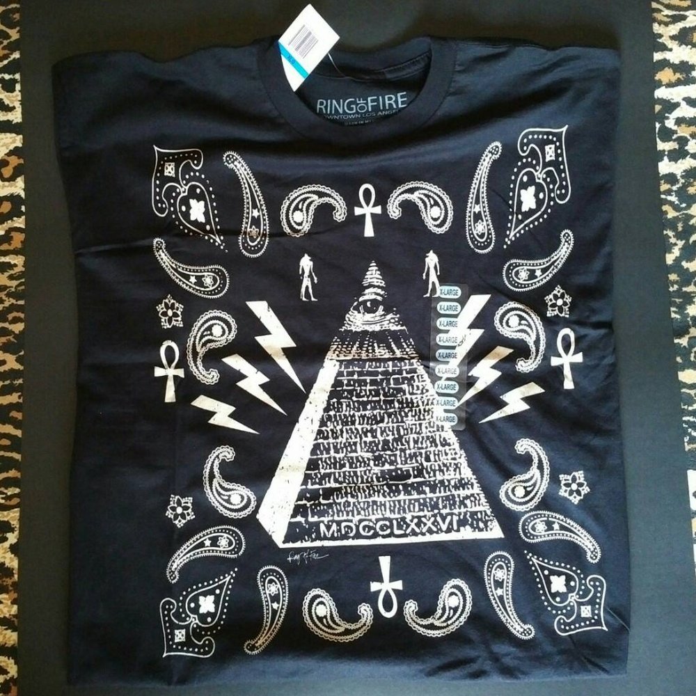 NEW Men's Black T-shirt, Super-cool Aztec pyramid motif, XL